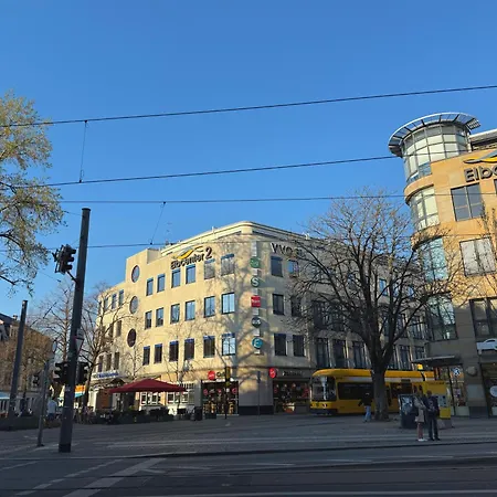 View - Wifi - Netflix - Airport Shuttle Homestay *