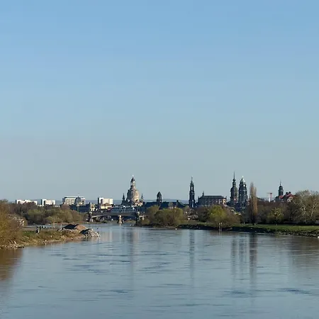 Privatunterkunft View - Breakfast - Netflix - Free Shuttle Dresden