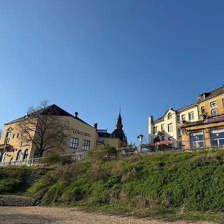 Homestay View - Wifi - Netflix - Airport Shuttle *