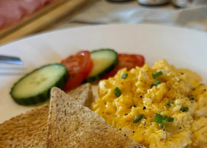 View - Wifi - Netflix - Airport Shuttle *