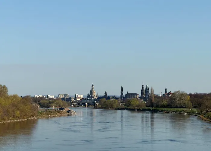 홈스테이 View - Wifi - Netflix - Airport Shuttle 드레스덴