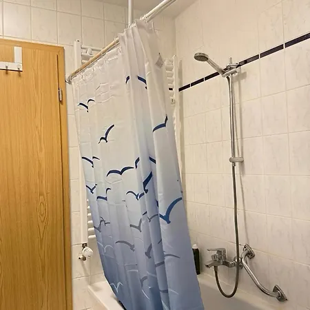 View - Wifi - Netflix - Airport Shuttle